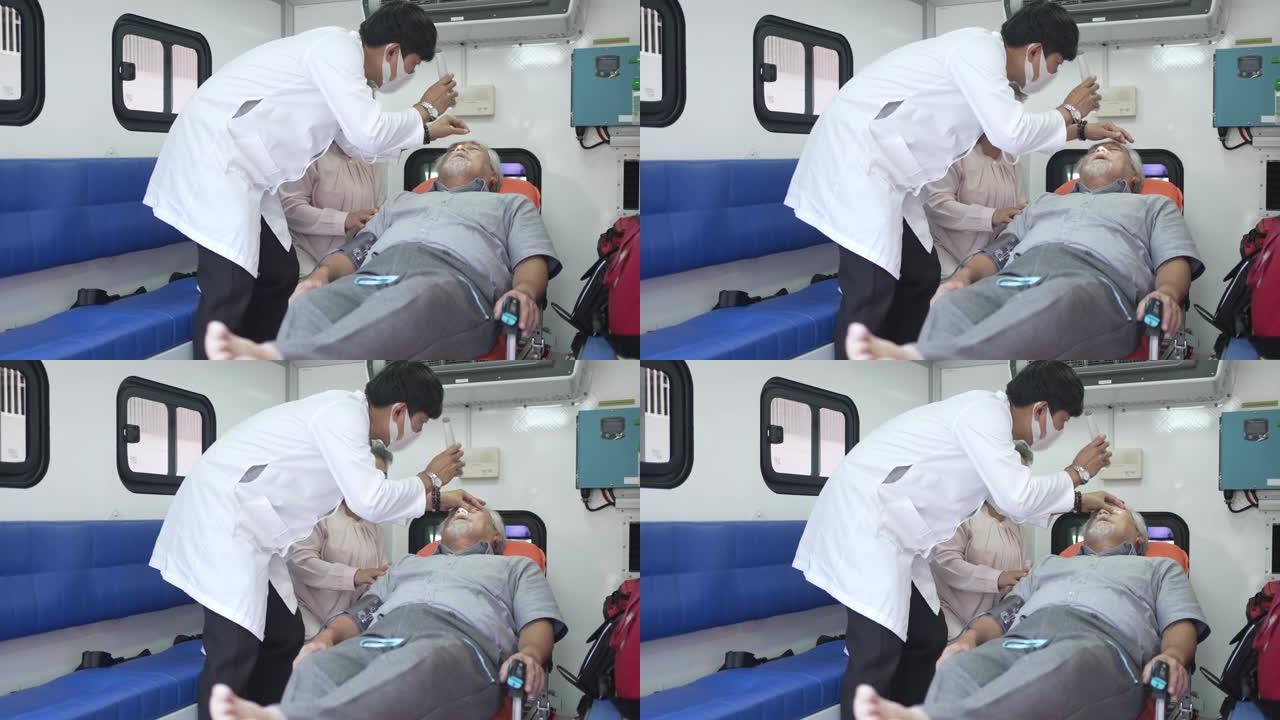 医生在救护车上检查病人。和病人的妻子一起。