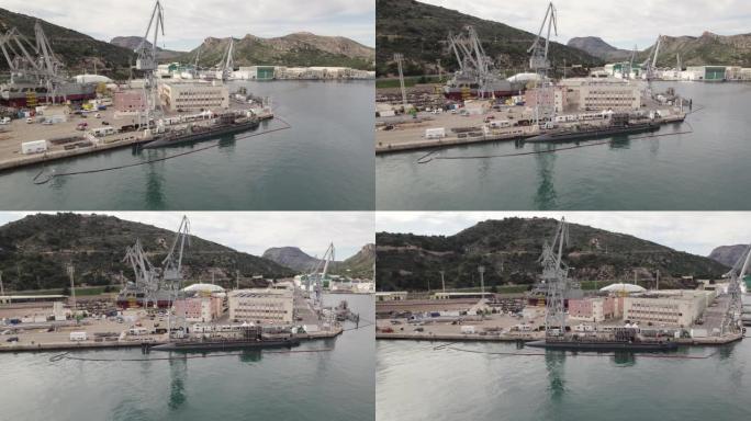 在卡塔赫纳军港的海军基地，航空轨道上修理潜艇。西班牙