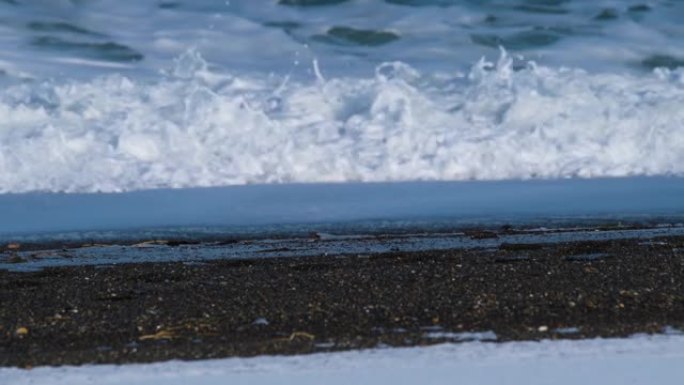 来自日本北海道网走国家公园的鄂霍次克海滩上的积雪镜头