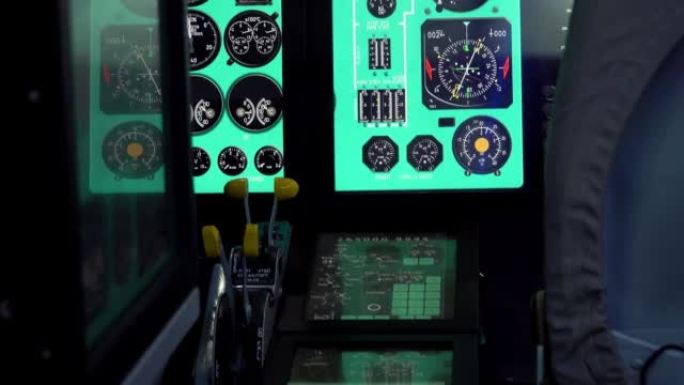 显示器显示在现代战斗机驾驶舱