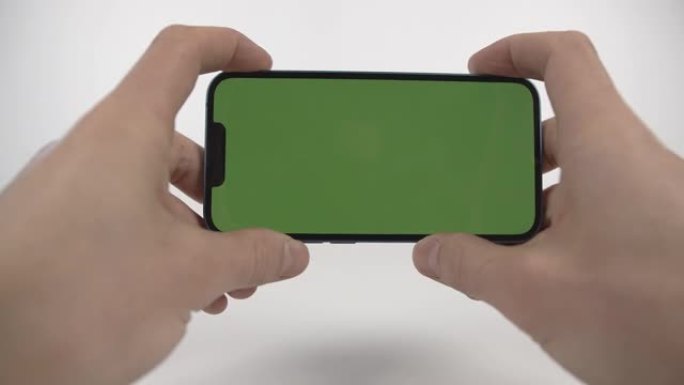 男人使用带有绿色模拟屏幕的电话，上网冲浪，观看内容