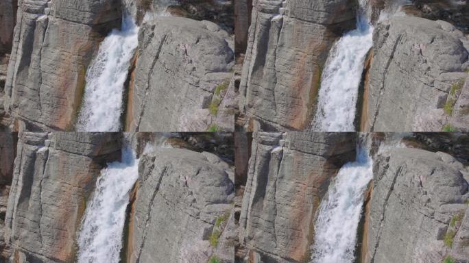 瀑布从山间岩石中坠落