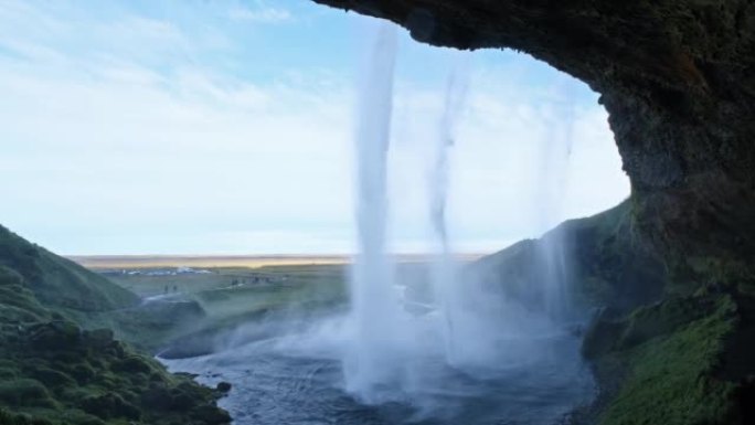 冰岛西南部瀑布塞尔贾兰德斯福斯秋景