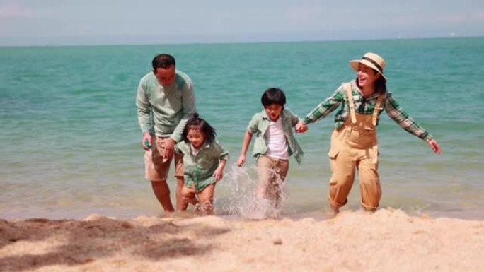亚洲父亲母亲和儿子走路。快乐的亚洲家庭玩得开心，在海滩上散步。暑期旅游和假期假期。