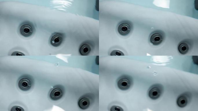 热水浴缸中冒泡的水纹理的特写