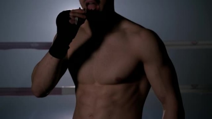 拳击手在战斗运动中保护牙齿。拳击手在战斗前使用护口器。高质量4k镜头