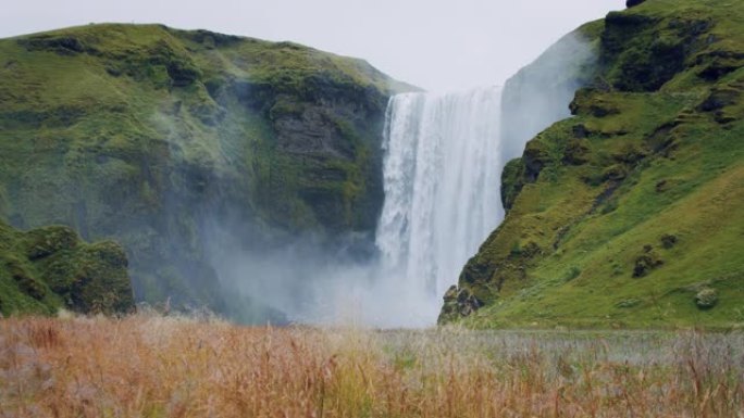 冰岛Skogafoss瀑布，前景广阔