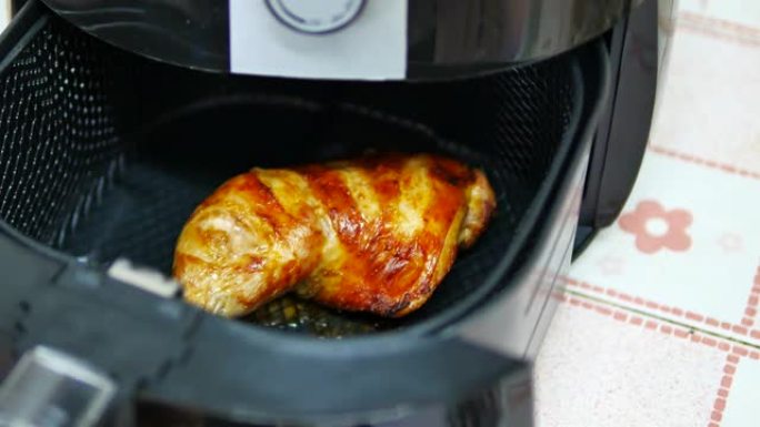 鸡腿在空气炸锅中油炸，没有油可以健康饮食，