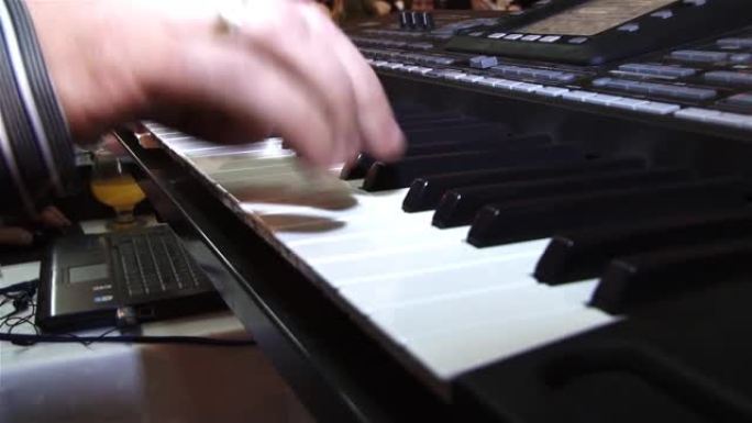 手弹钢琴、键盘