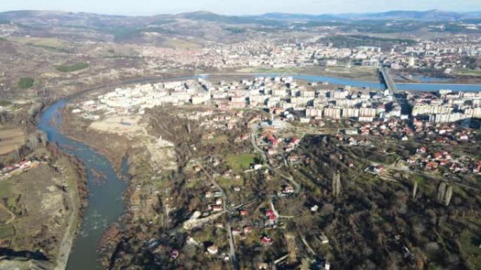 保加利亚卡尔扎利镇和阿尔达河的鸟瞰图