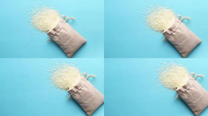 米饭放在桌布上的袋子里，俯视图。