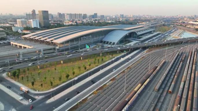 空中无人机高速公路的高角度视图与Bang Sue Grand Station是一个新的铁路枢纽，在泰