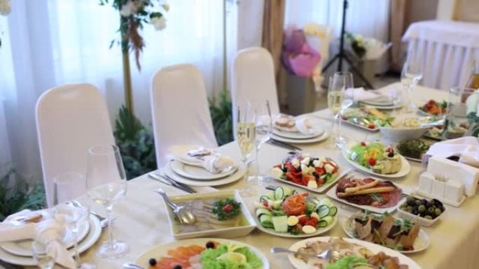 餐厅提供食物和饮料的婚宴