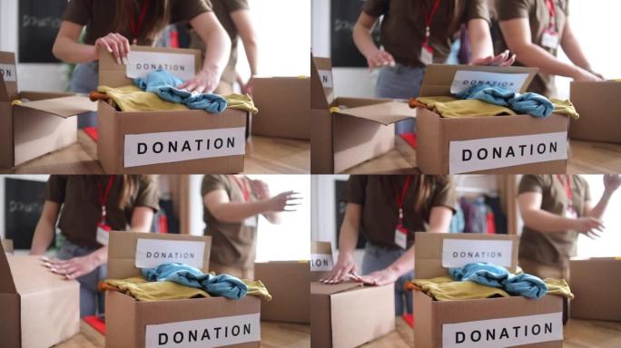 两名志愿者托运并打包捐款箱