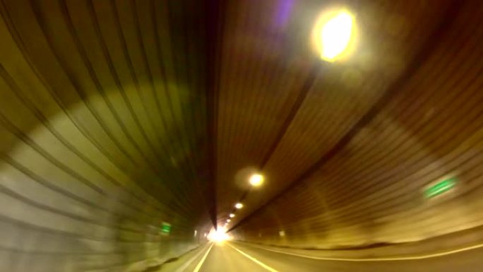 开车穿过隧道穿越行车记录仪