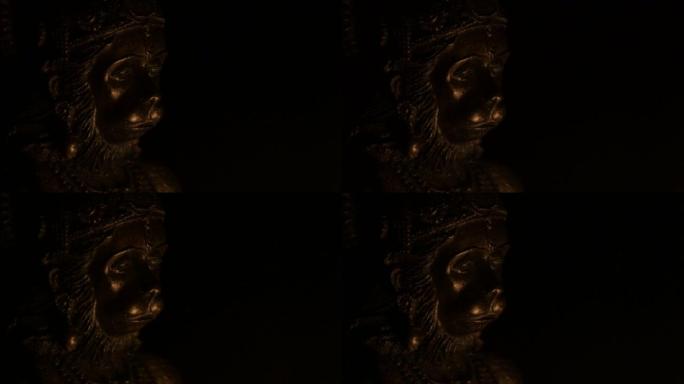 哈努曼脸，印度教的神，用蜡烛的光照亮