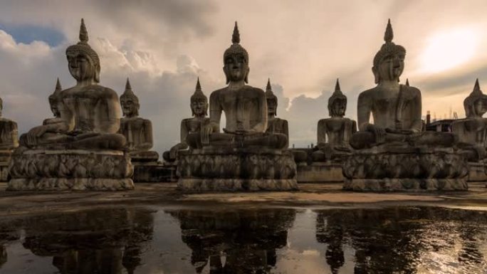 泰国Nakornsrithammarat一组佛像的延时日落场景