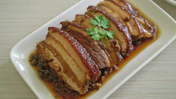 梅菜口肉或蒸肚猪肉配芥菜菜谱-中餐风格