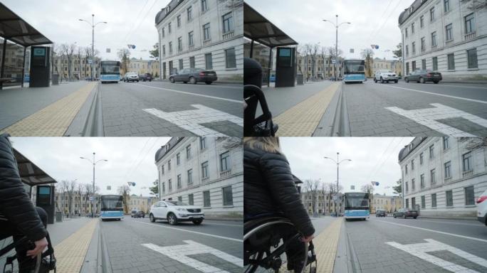 有身体残疾的妇女，坐轮椅在公交车站等车