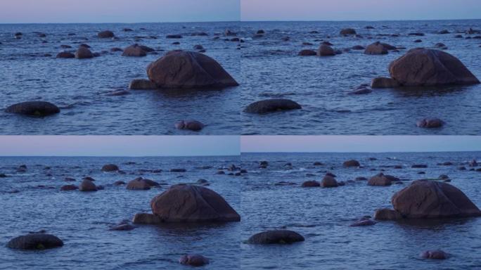 芬兰湾的巨石，黄昏时的波罗的海