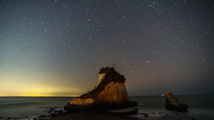 2022年1月，午夜时分与一个小岛的星空时光流逝