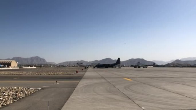 阿富汗首都哈米德·卡尔扎伊国际机场军用直升机- 2架