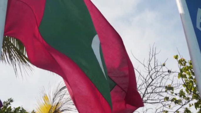 马尔代夫的旗帜在风中飘扬