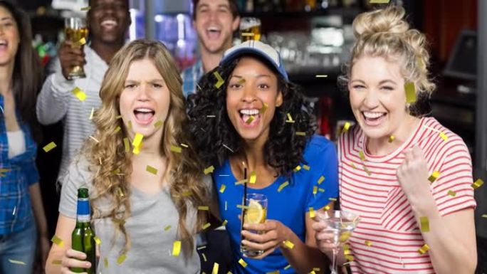 黄金五彩纸屑掉落的动画快乐的一群朋友在酒吧喝酒