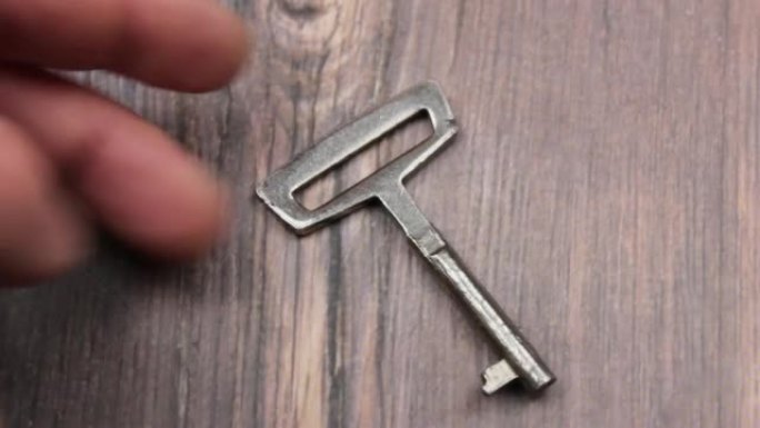 古董金属钥匙。罕见的古代钥匙。