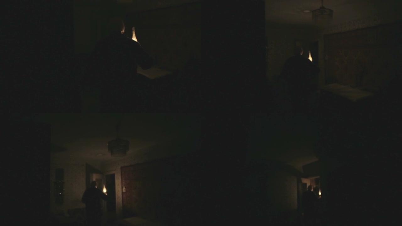 老爷爷是一个黑暗的房间，里面有一盏煤油灯。夜晚的可怕幽灵
