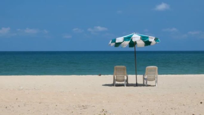 夏季岛上的海滩沙滩椅子空境