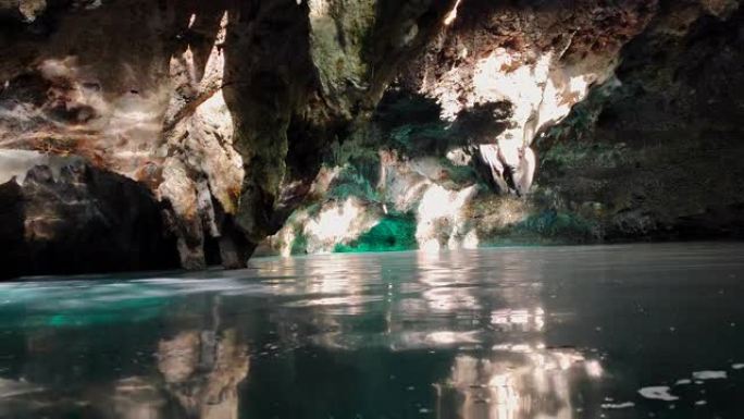 船上的西洞穴天然洞窟