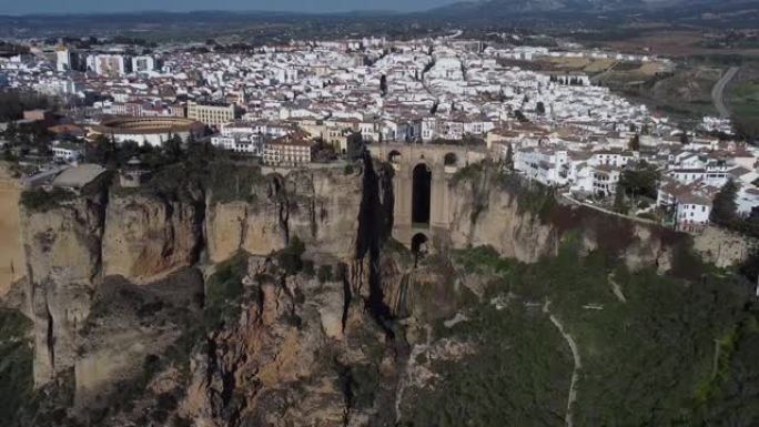 龙达西班牙从无人驾驶飞机鸟瞰城岩石桥