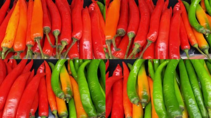 红色和绿色辣椒。超级商店里的长辣椒或mirchi。物种或马萨拉成分。