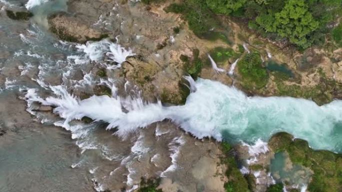 恰帕斯州拉斯努贝斯瀑布的鸟瞰图