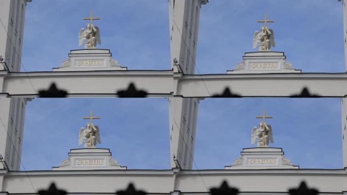带十字架的天使雕塑。彼得和保罗主教座堂，Petrikirche