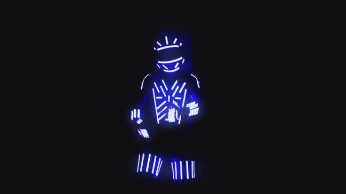 男人穿着发光二极管照明服装，五颜六色的灯光在黑暗的室内或俱乐部里跳舞和移动。舞者家伙穿着带有霓虹灯的