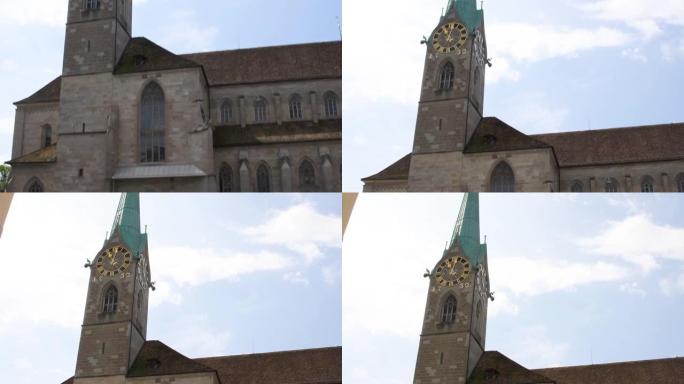 瑞士，苏黎世，2019年7月: 圣彼得教堂，钟声响起。一座古老的教堂，带有罗马式和哥特式风格的大钟。