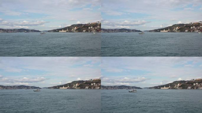 博斯普鲁斯海峡海上的游艇和轮船。豪宅清真寺和伊斯坦布尔海桥