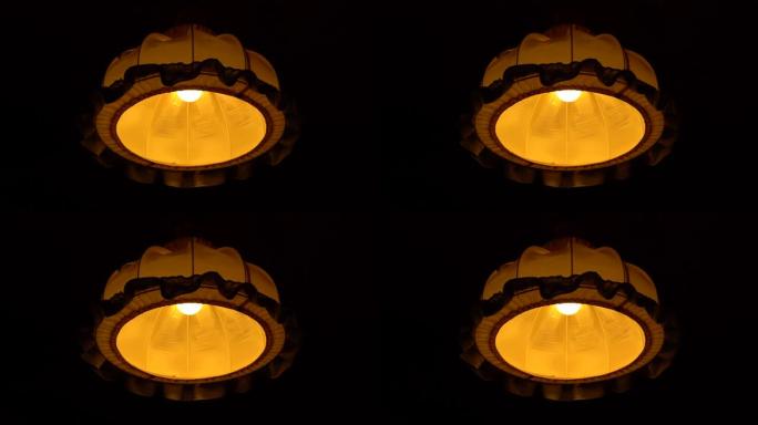 旧德国乡村风格的吸顶灯在夜间照明