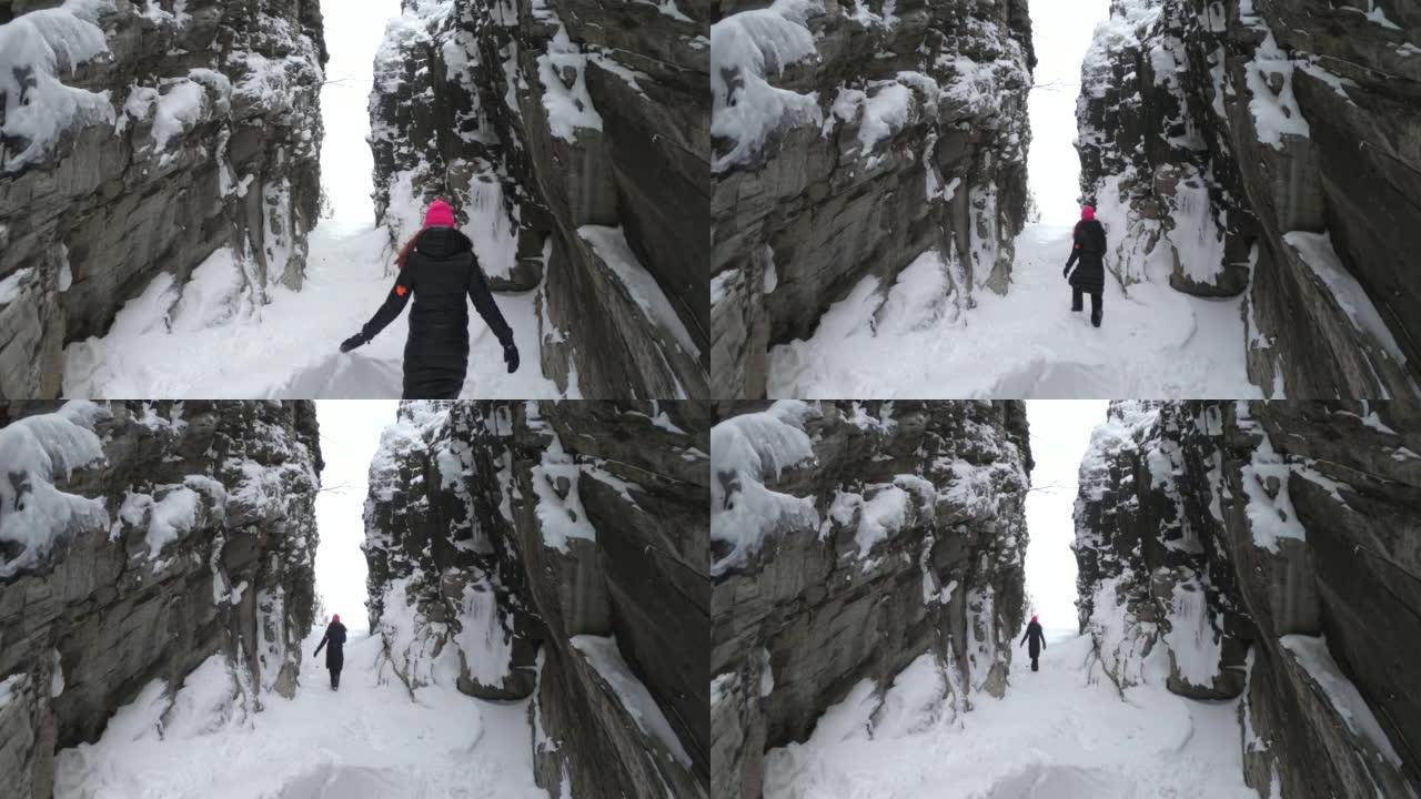 瑞典北部bj ö rkliden的寒冷下雪的冬季景观。