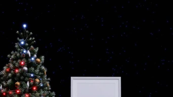 星空背景下的带有玩具的圣诞树