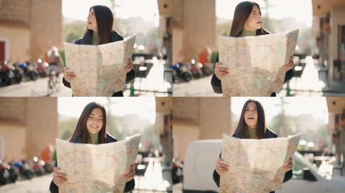 年轻的西班牙裔妇女微笑着自信地看着街道上的城市地图