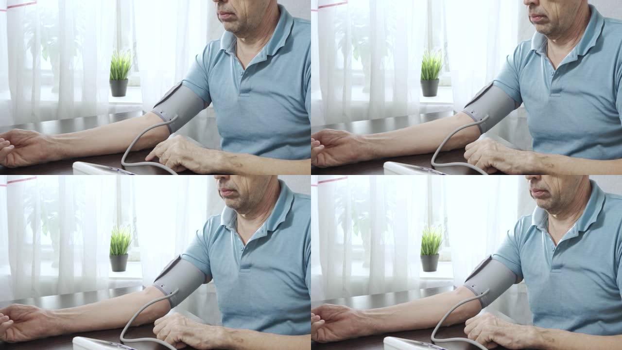 一位老人用眼压计测量自己的血压