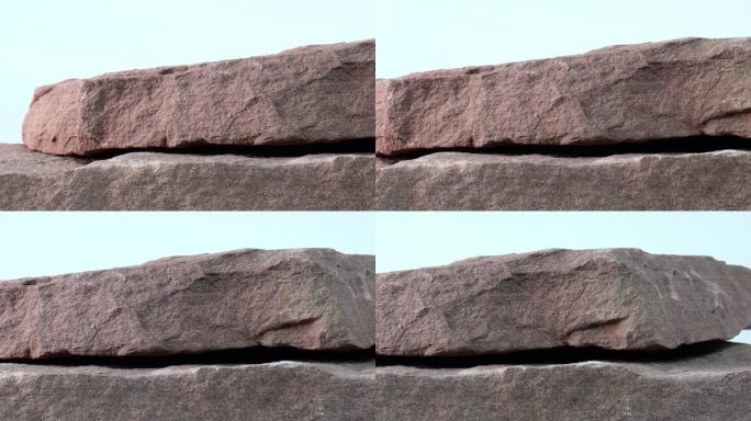 移动相机堆积的石头很重。
