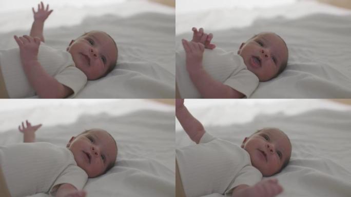 一个新生儿躺在床上的特写镜头