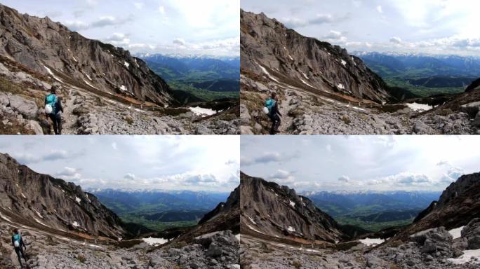 Sinabell-一名妇女从奥地利施蒂里亚州拉姆绍的Sinabell山顶走下坡路。攀登