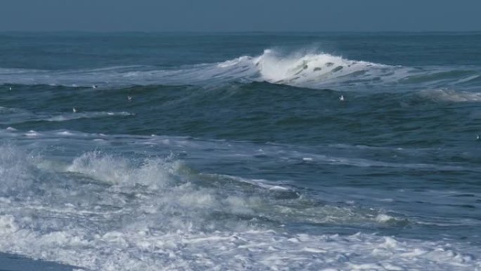 来自日本北海道网走国立公园的鄂霍次克海强浪镜头