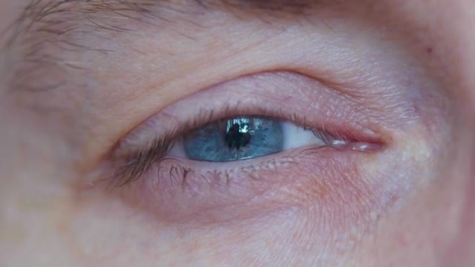 眼睛ID概念-男性蓝眼睛的特写视频