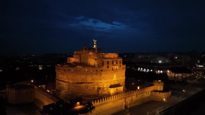 罗马，晚上的圣天使城堡。